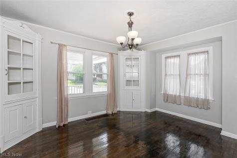 1516 Holmden Road South Euclid OH 44121