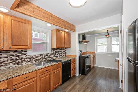 1516 Holmden Road South Euclid OH 44121