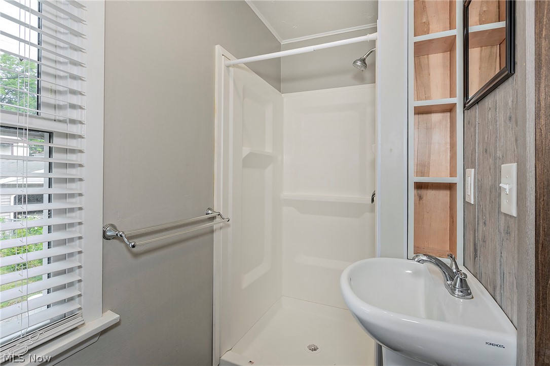 1516 Holmden Road South Euclid OH 44121