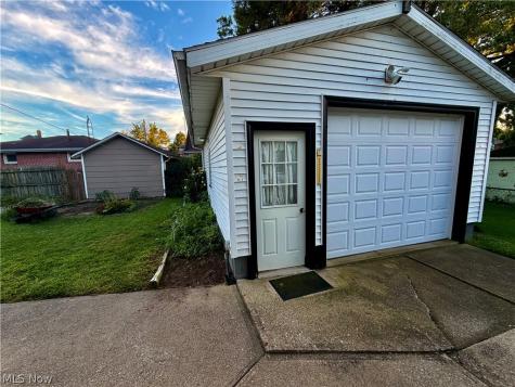 819 Lincoln Way NW Massillon OH 44647