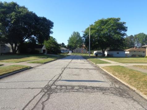 7308 Mayberry Drive Parma OH 44130