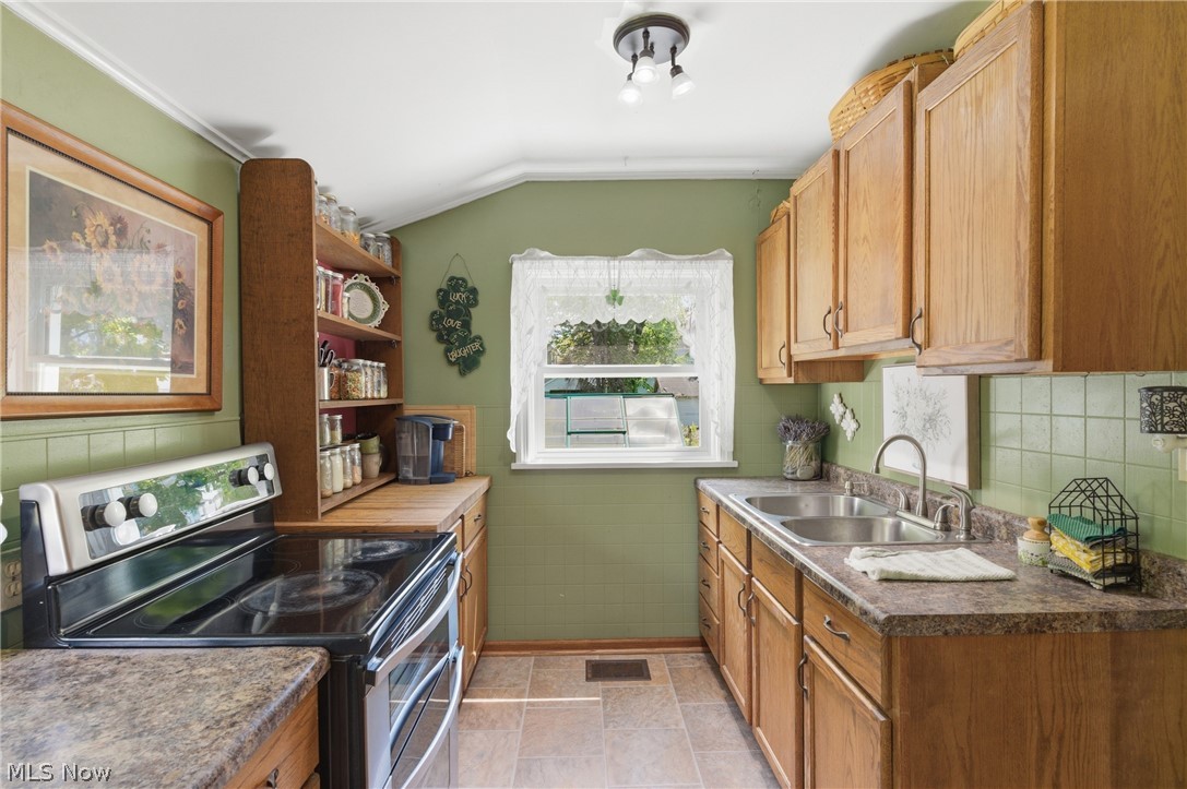 225 Woodward Street Bellevue OH 44811