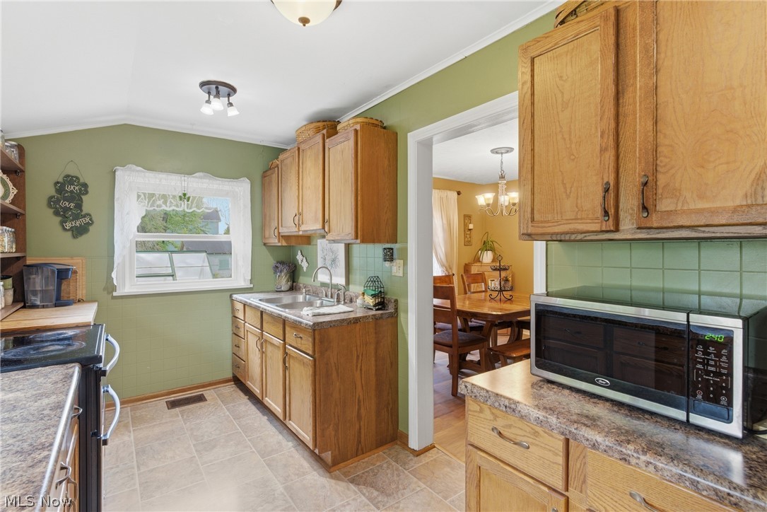 225 Woodward Street Bellevue OH 44811