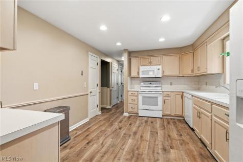 2211 Hunting Valley Street NW North Canton OH 44720