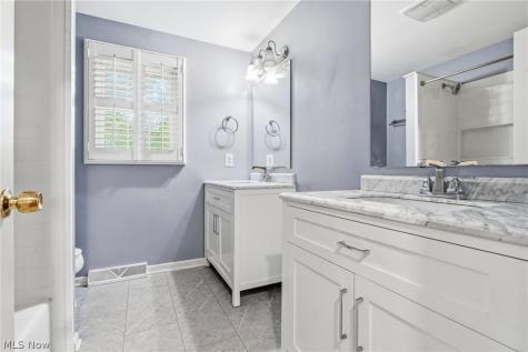 2211 Hunting Valley Street NW North Canton OH 44720