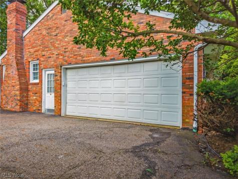 2211 Hunting Valley Street NW North Canton OH 44720