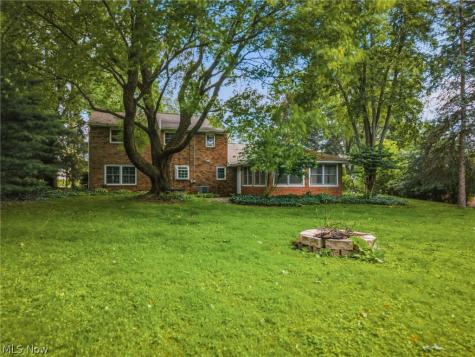 2211 Hunting Valley Street NW North Canton OH 44720