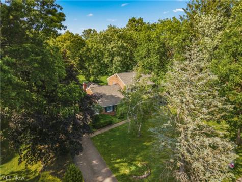 2211 Hunting Valley Street NW North Canton OH 44720