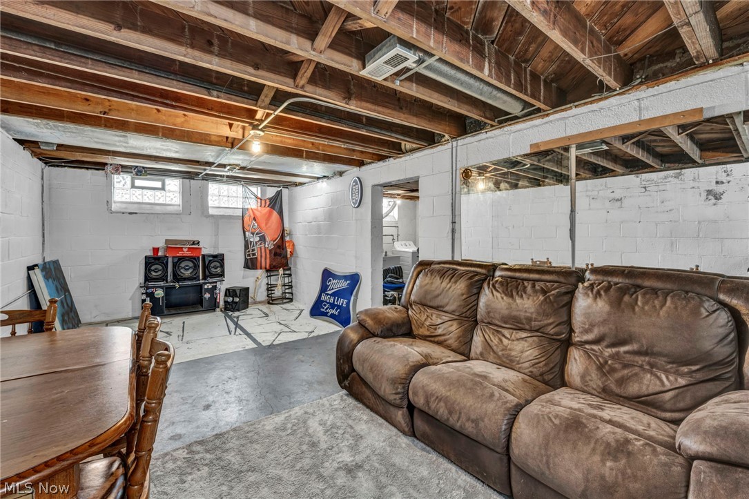 4911 Tuxedo Avenue Parma OH 44134