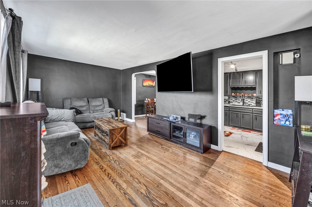 4911 Tuxedo Avenue Parma OH 44134