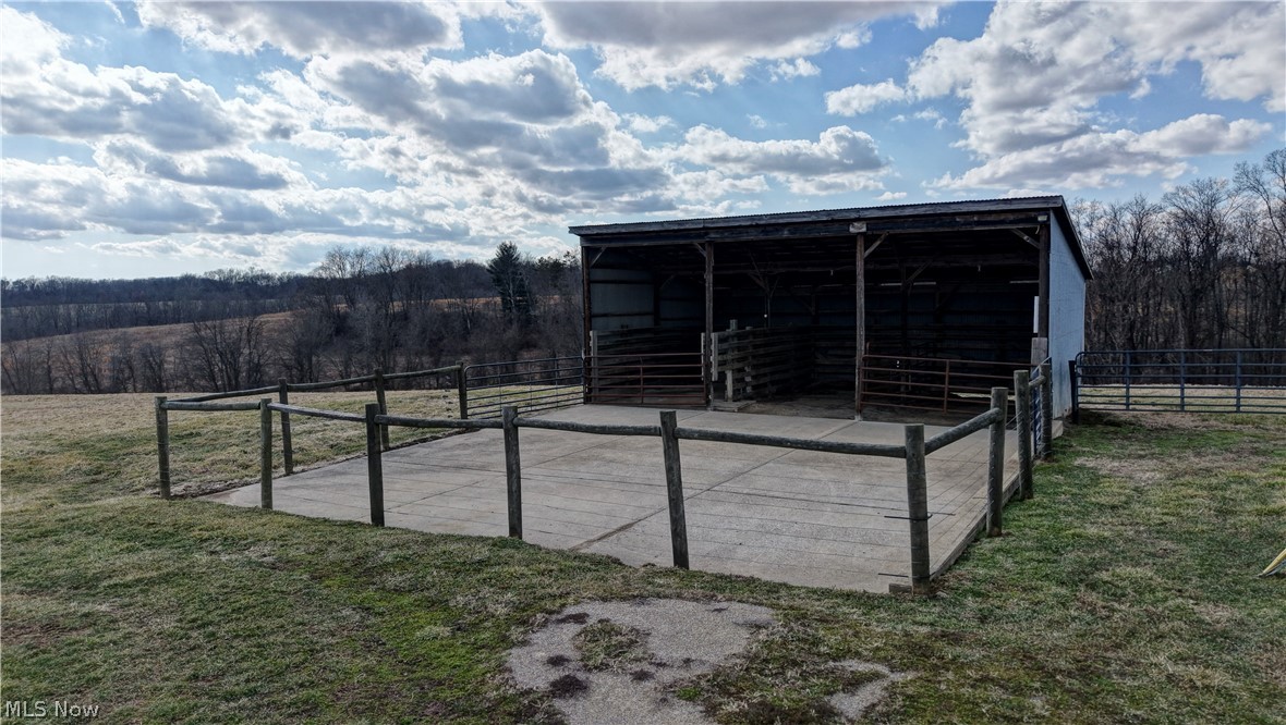 6040 Pinecrest Drive Zanesville OH 43701