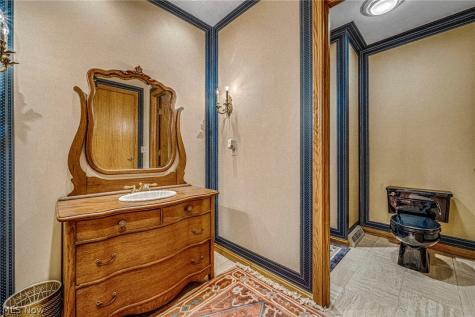 10 Woodburn Drive Moreland Hills OH 44022