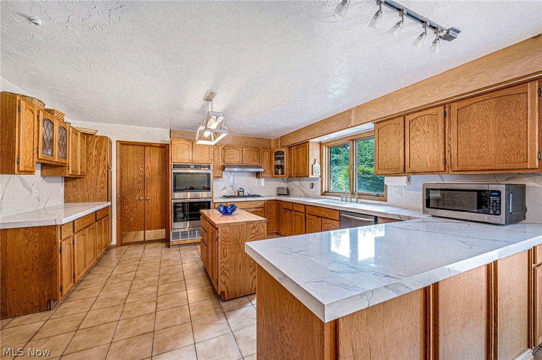 10 Woodburn Drive Moreland Hills OH 44022