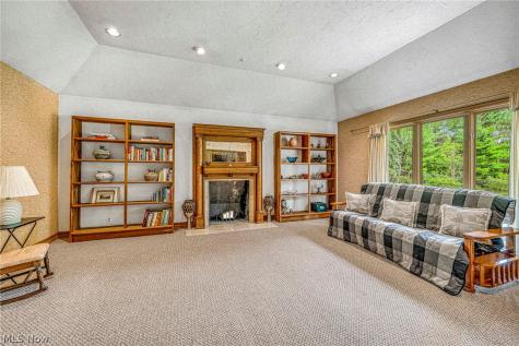 10 Woodburn Drive Moreland Hills OH 44022