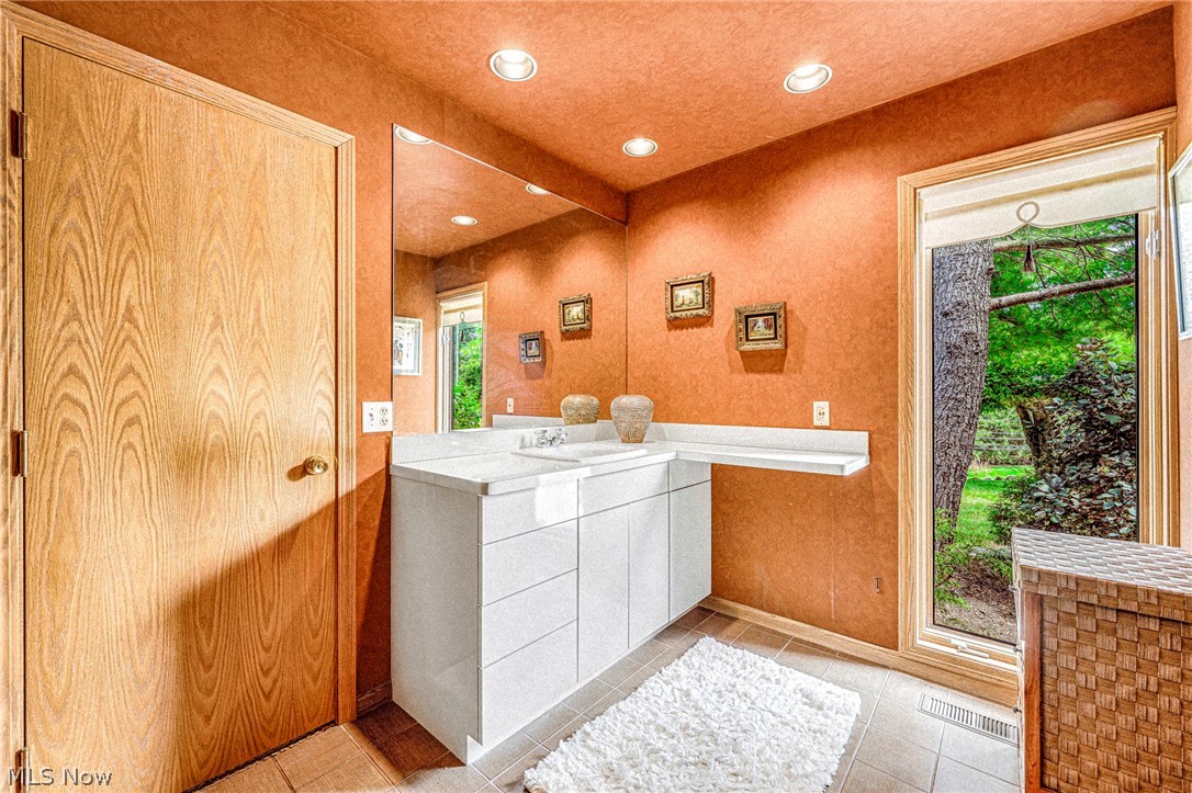 10 Woodburn Drive Moreland Hills OH 44022