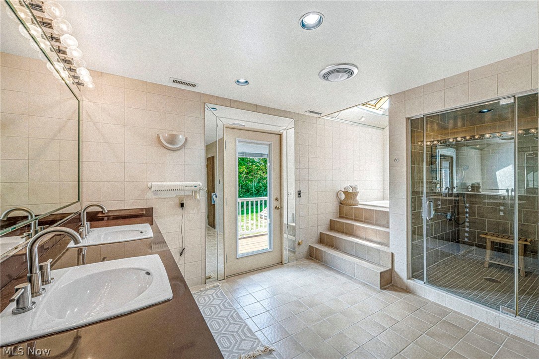 10 Woodburn Drive Moreland Hills OH 44022