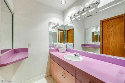 10 Woodburn Drive Moreland Hills OH 44022