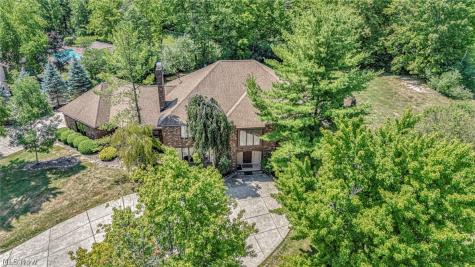 10 Woodburn Drive Moreland Hills OH 44022