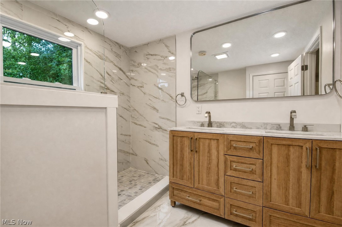 4 Owaissa Drive Timberlake OH 44095