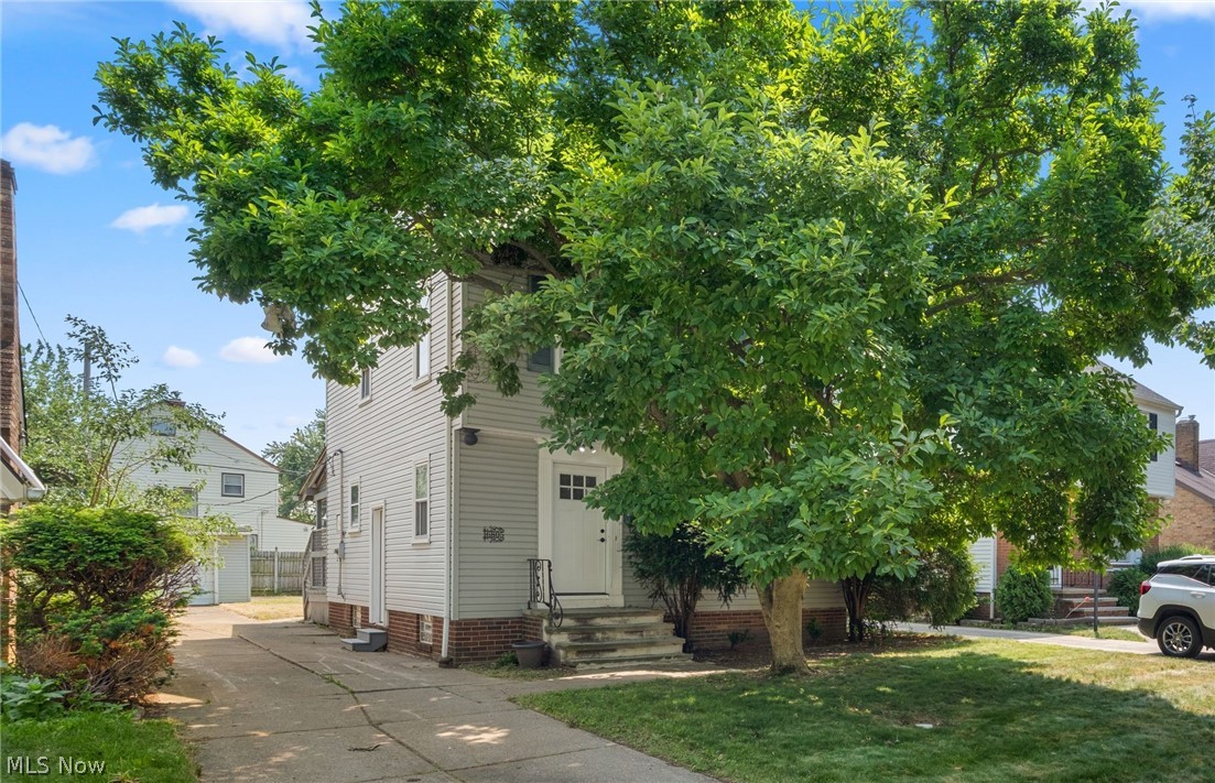 16805 Milburn Avenue Cleveland OH 44135