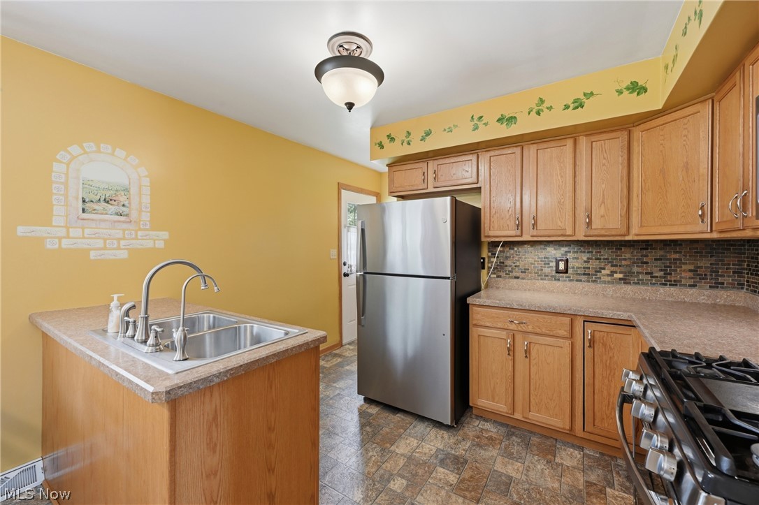 664 Burdie Drive Hubbard OH 44425
