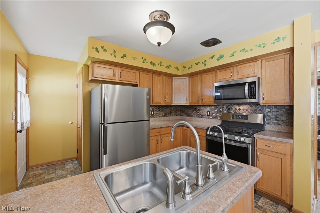 664 Burdie Drive Hubbard OH 44425