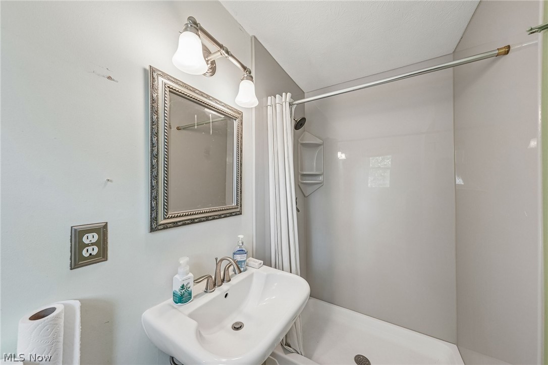 26961 Leenders Lane North Olmsted OH 44070