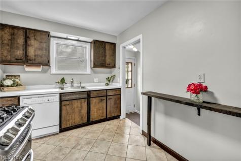 1371 Cranover Road Lyndhurst OH 44124