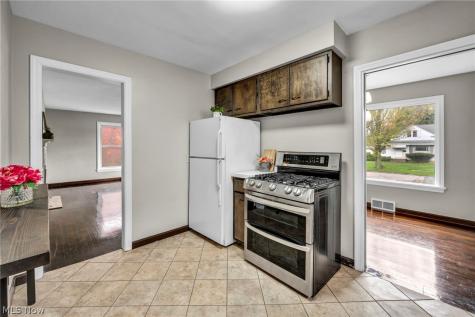 1371 Cranover Road Lyndhurst OH 44124