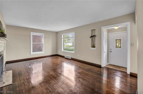 1371 Cranover Road Lyndhurst OH 44124