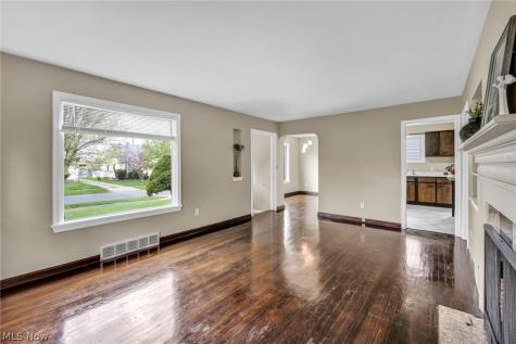 1371 Cranover Road Lyndhurst OH 44124