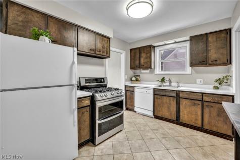 1371 Cranover Road Lyndhurst OH 44124