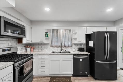 3233 Greenpark Street NW Massillon OH 44646