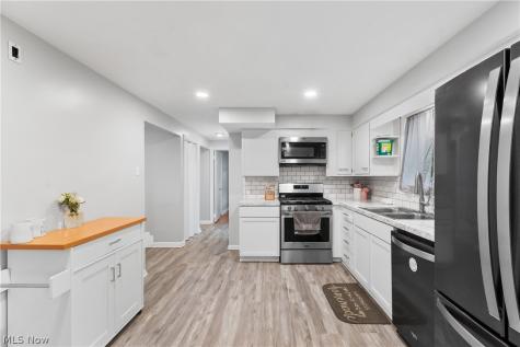 3233 Greenpark Street NW Massillon OH 44646