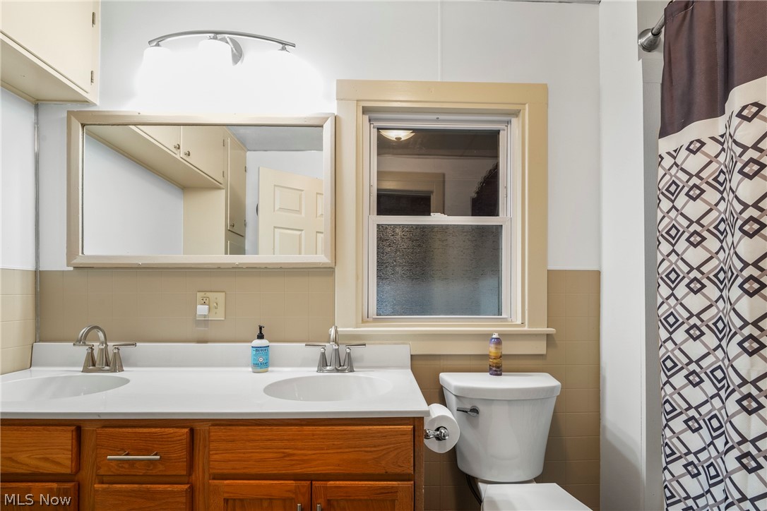 629 Clinton Street Niles OH 44446