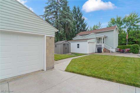 629 Clinton Street Niles OH 44446