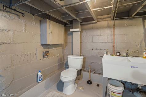 629 Clinton Street Niles OH 44446
