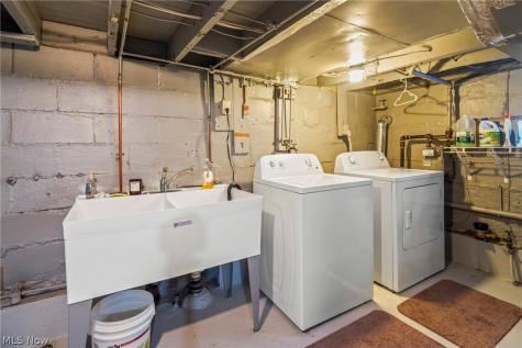 629 Clinton Street Niles OH 44446
