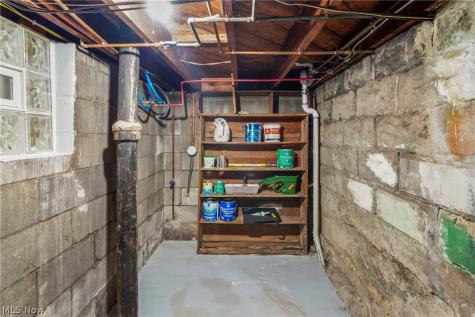 629 Clinton Street Niles OH 44446