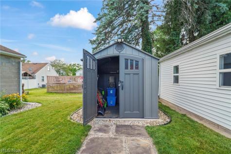 629 Clinton Street Niles OH 44446