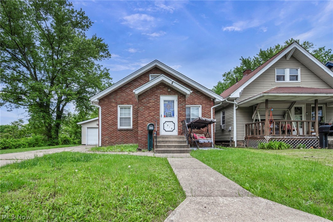 1915 4th Street NE Canton OH 44704