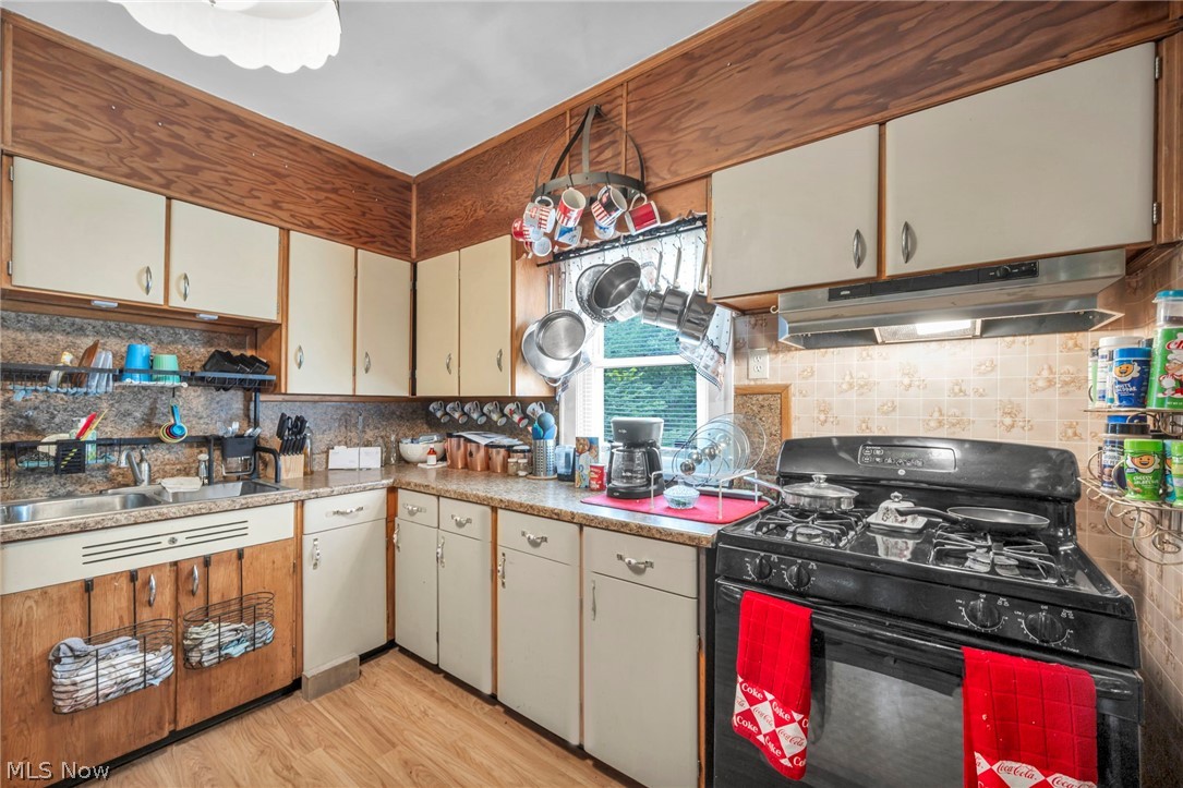 1915 4th Street NE Canton OH 44704