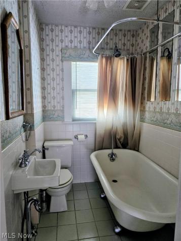 1055 W Tuscarawas Avenue Barberton OH 44203