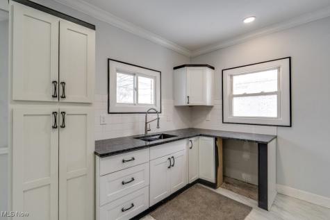 231 E Dresden Avenue Akron OH 44301