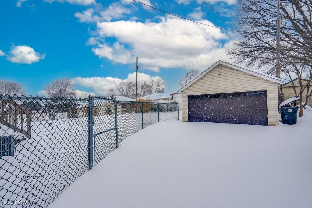 231 E Dresden Avenue Akron OH 44301