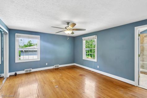 32785 W Nimrod Street Solon OH 44139