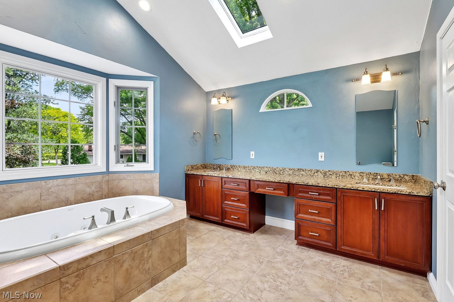 32785 W Nimrod Street Solon OH 44139