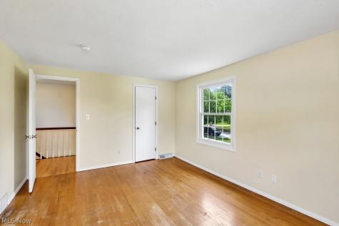 32785 W Nimrod Street Solon OH 44139