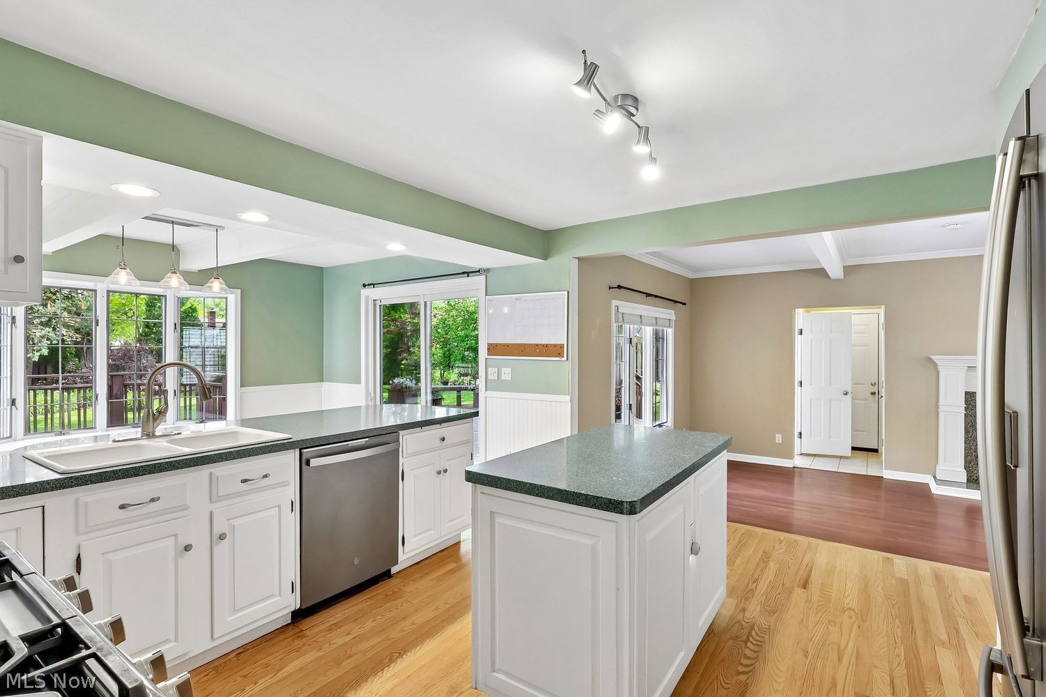 32785 W Nimrod Street Solon OH 44139