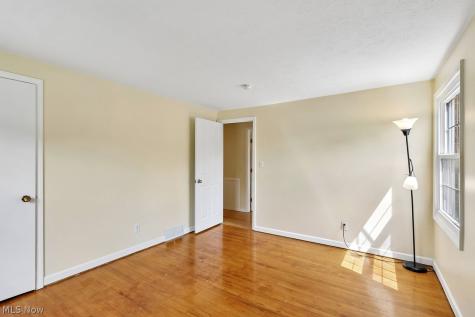 32785 W Nimrod Street Solon OH 44139